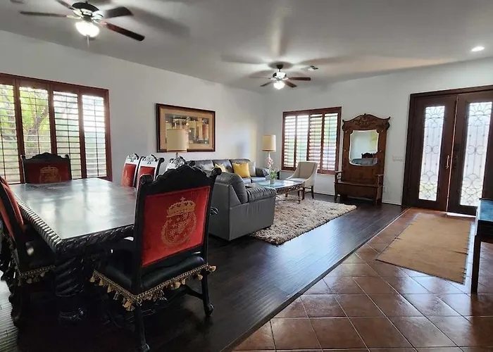Cozy Latitude With Pool Goodyear