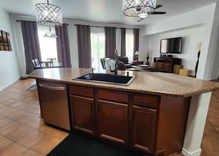 Cozy Latitude With Pool Holiday home Goodyear