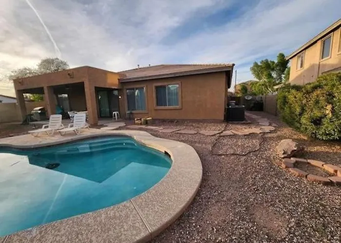 Cozy Latitude With Pool Holiday home Goodyear